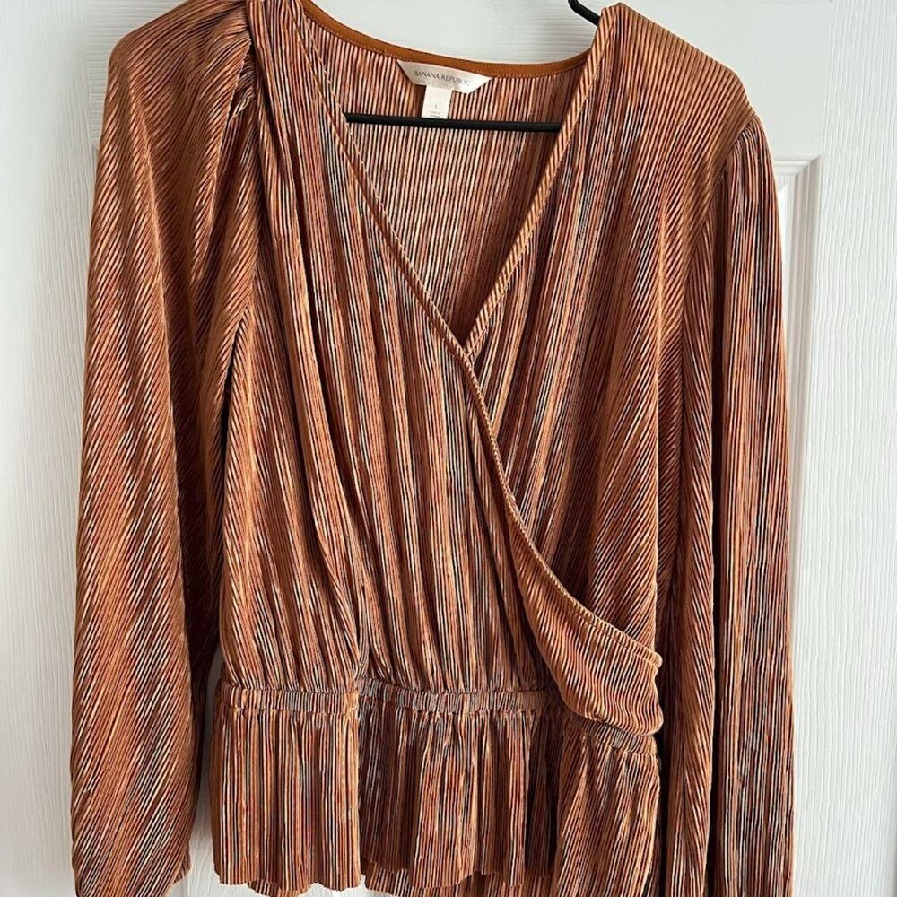 Banana Republic Bronze crinkle top size L